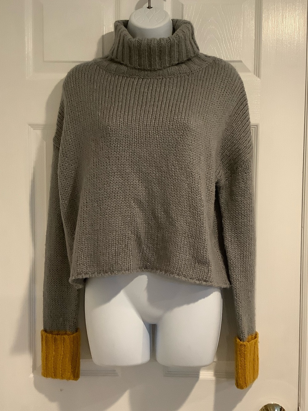 REVOLVE/JOHN+JENN Gray/Mustard Minimalist Heavy Turtleneck Fall Winter Sweater M